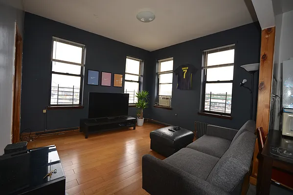 Rented by Voro, LLC | media 4