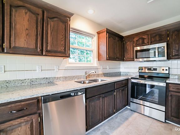3rd image of 1021 Bunting Ln
