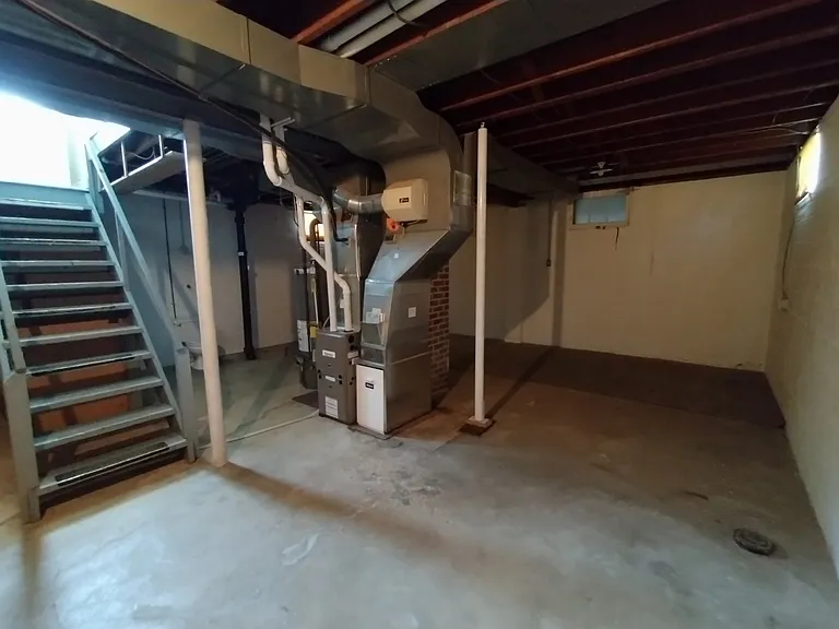 2116 S Clinton St — Photo 18