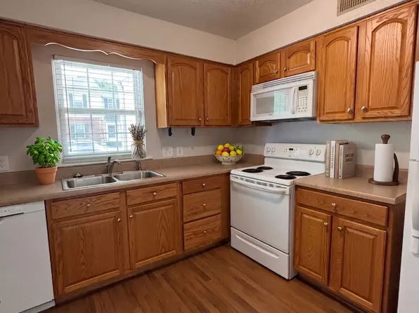 4743 Champion Ct, Greensboro, NC 27410