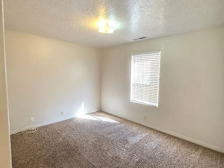 640 E Vermillion Ave — Photo 20
