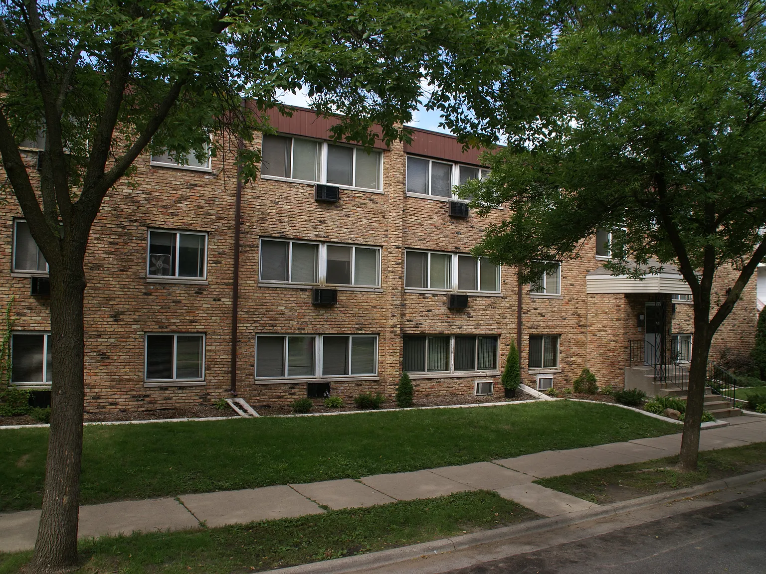 3320 Longfellow Avenue S — Photo 1