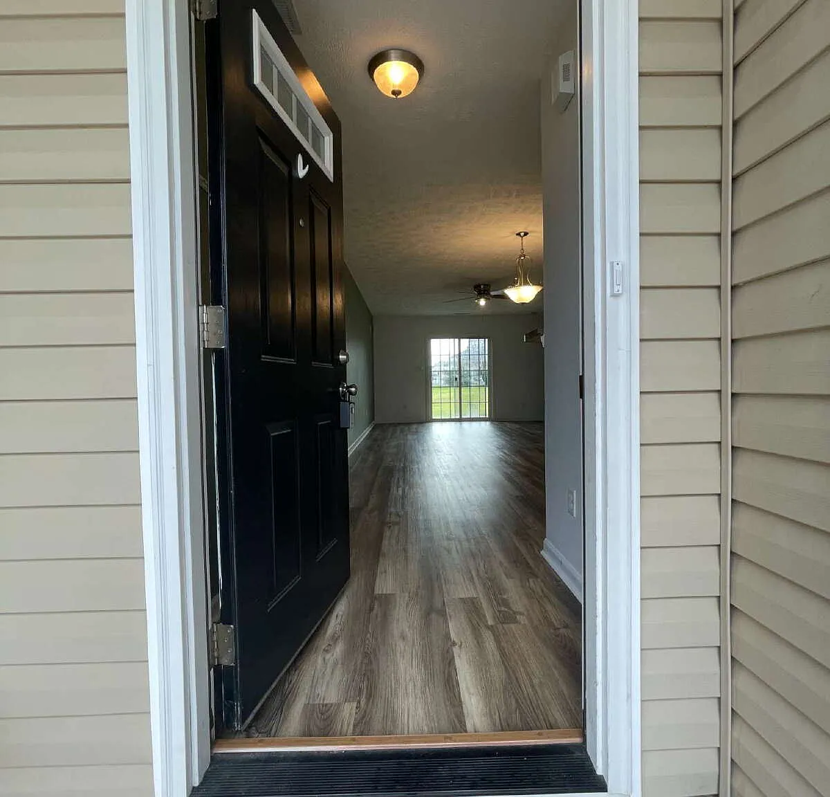 2 bed, 2.5 bath, 1262 sqft, $1,600 — Photo 3