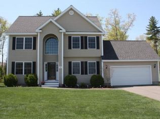 280 University Cir, Hooksett, NH 03106