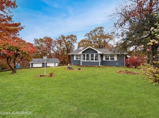 1150 E Calvin Dr, Hartsburg, MO 65039