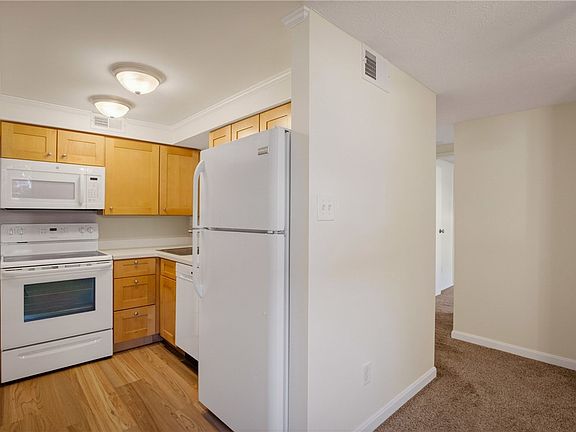 5th image of 507 Hunters Path Rd APT 12