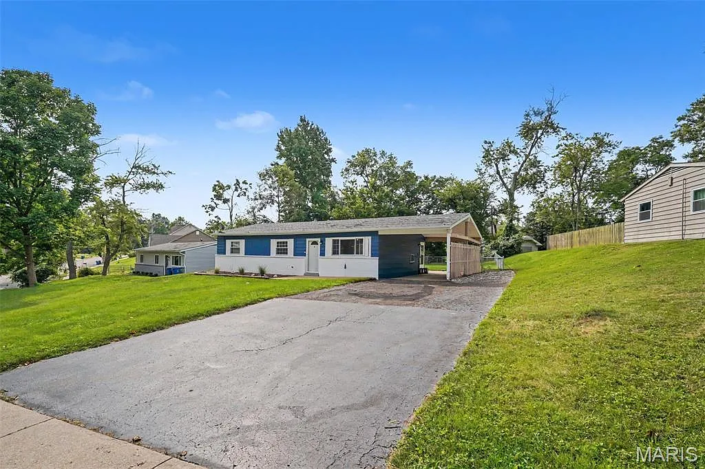 3 bed, 1.0 bath, 1008 sqft, $1,995 — Photo 4