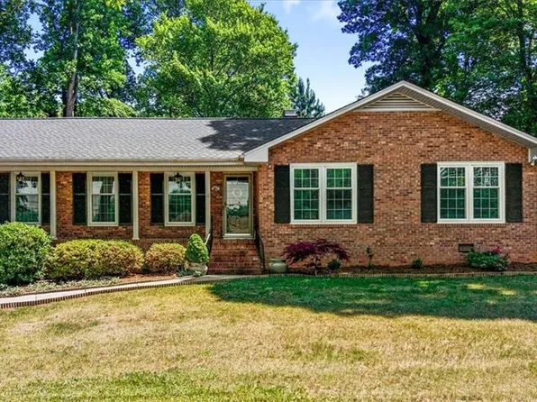 1912 Strathmore Dr, Greensboro, NC 27410