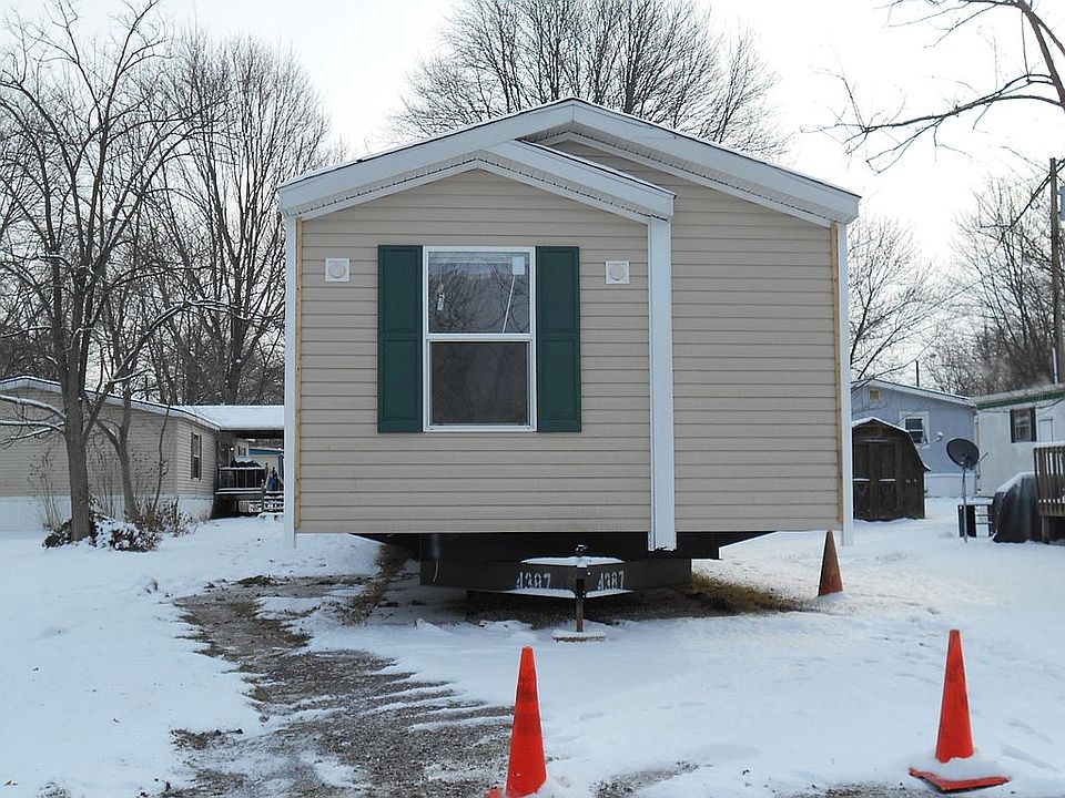 1st image of 70 Williamsburg Ln