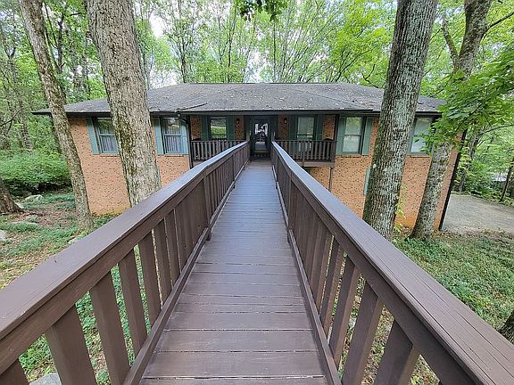 2nd image of 10011 Bayreuth Dr SE