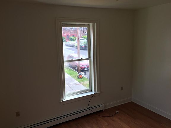 4th image of 121 Renwick St #1