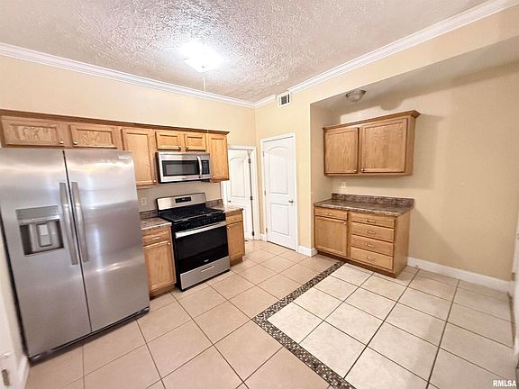 3rd image of 304 E College St