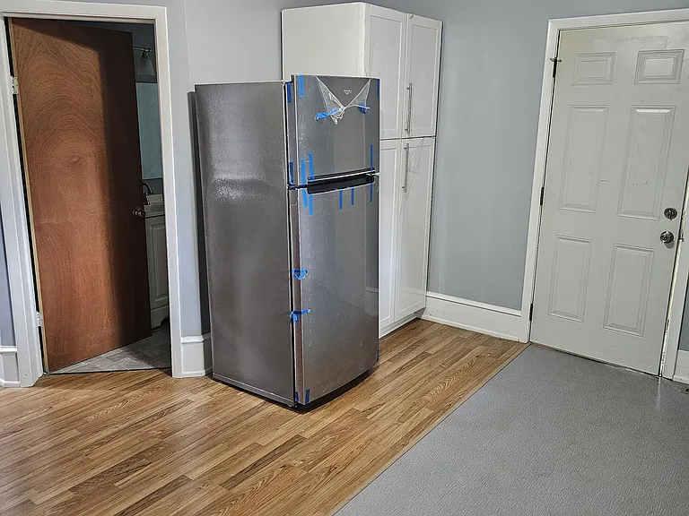 128 N Jackson St — Photo 6