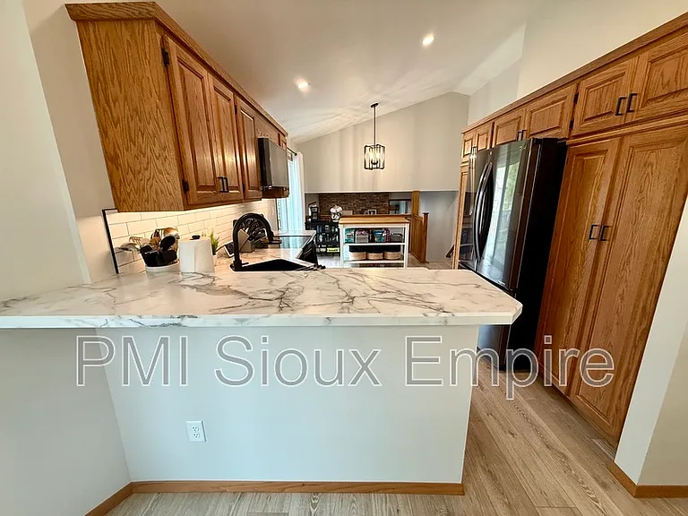 5900 W 28th St — Photo 7
