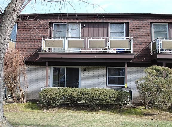 2nd image of 11 Oxford Dr APT 30