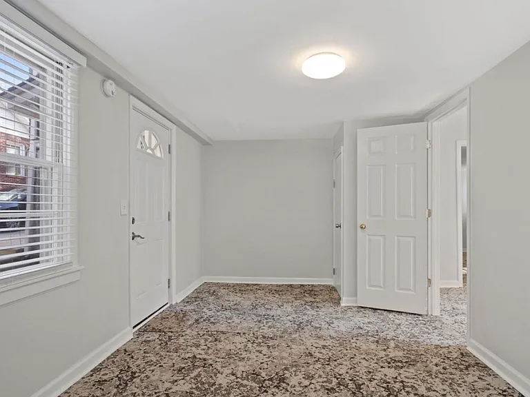 1305B Stratford Ave #B — Photo 7