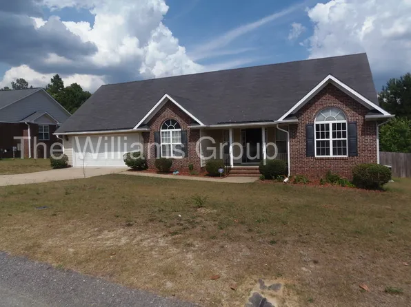 5017 Miranda Dr, Hope Mills, NC 28348