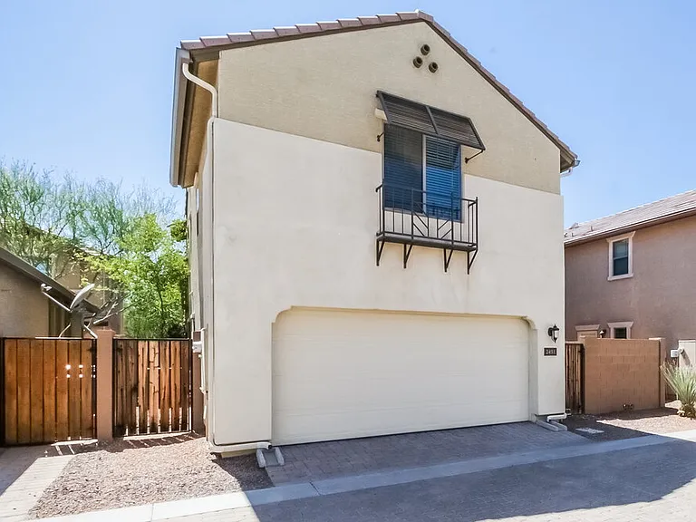 2451 E Vermont Dr — Photo 16