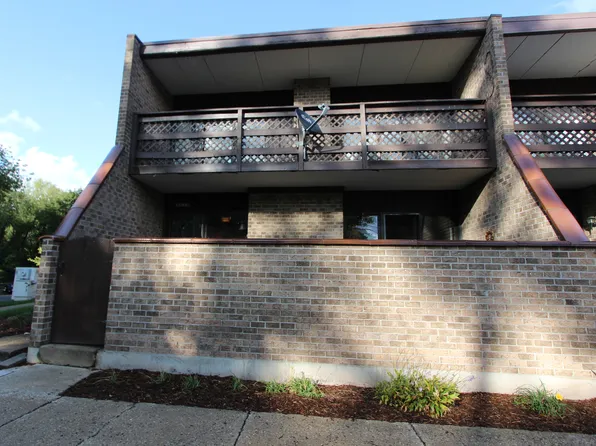301 Kenneth Cir #301, Elgin, IL 60120