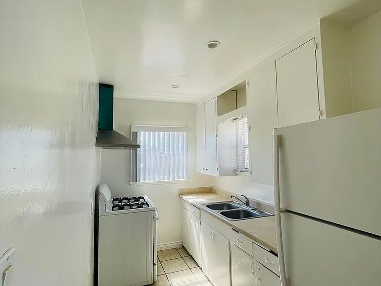 158 N Ventura Ave — Photo 17