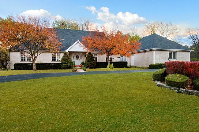 401 Claire Ln photo 1