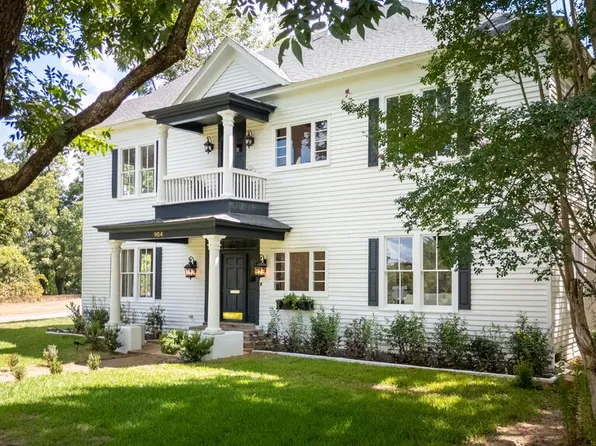 904 S Magnolia St, Palestine, TX 75801