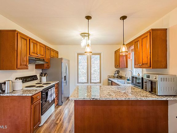 4th image of 218 Apple Blossom Ln