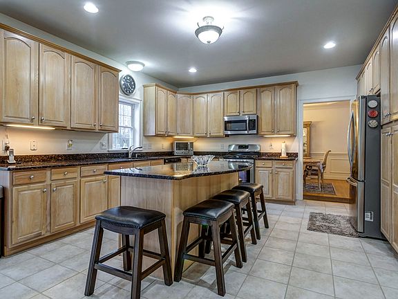 5th image of 21 Tanglewood Dr