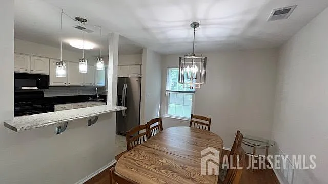 140 Wyndham Pl — Photo 7
