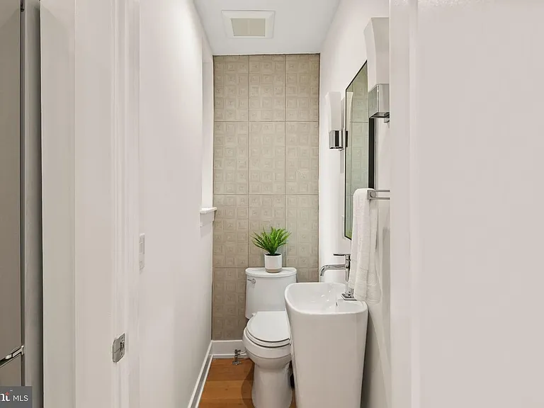 2403 Grays Ferry Ave — Photo 12