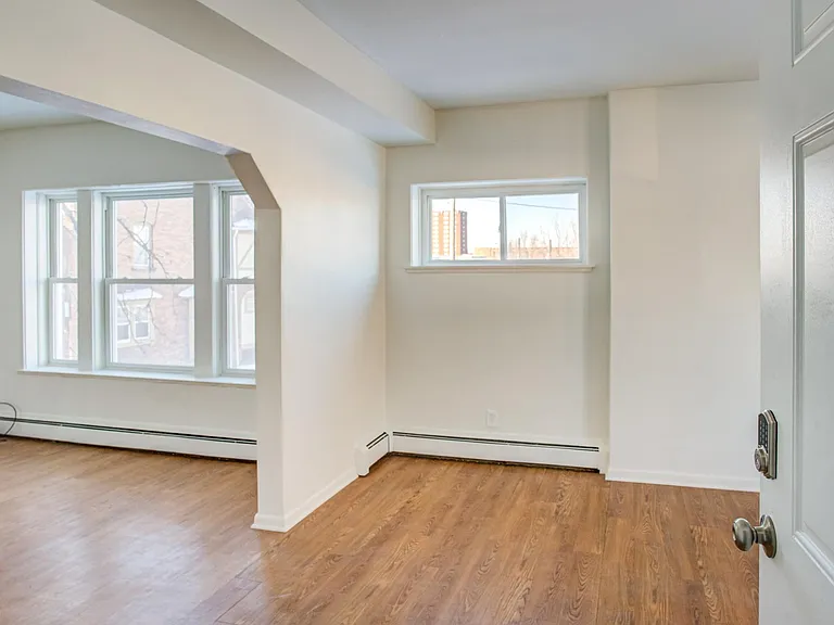 1834 E 101st St #5 — Photo 5