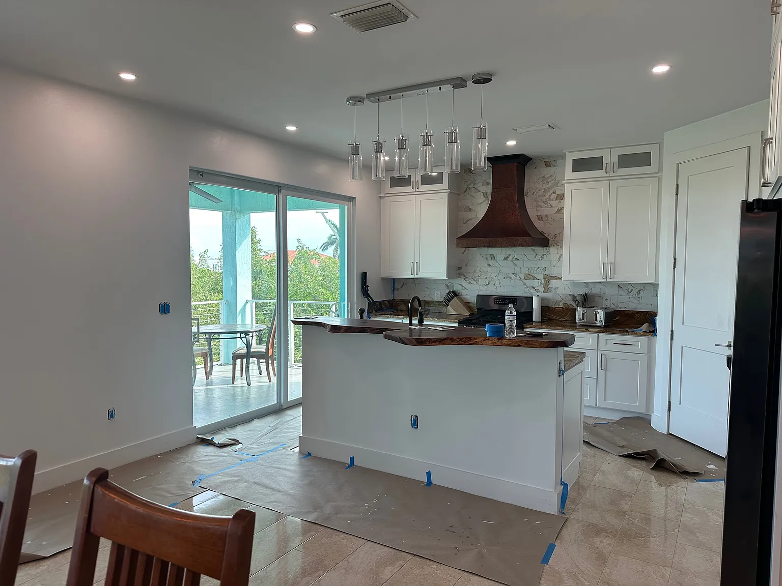 4 bed, 3010 sqft, $9,000 — Photo 2