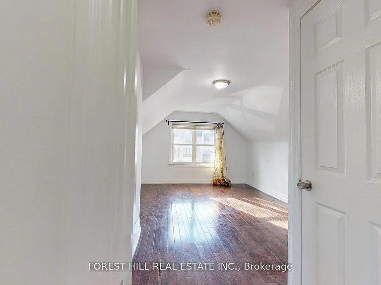 262 Poyntz Ave #2 — Photo 6