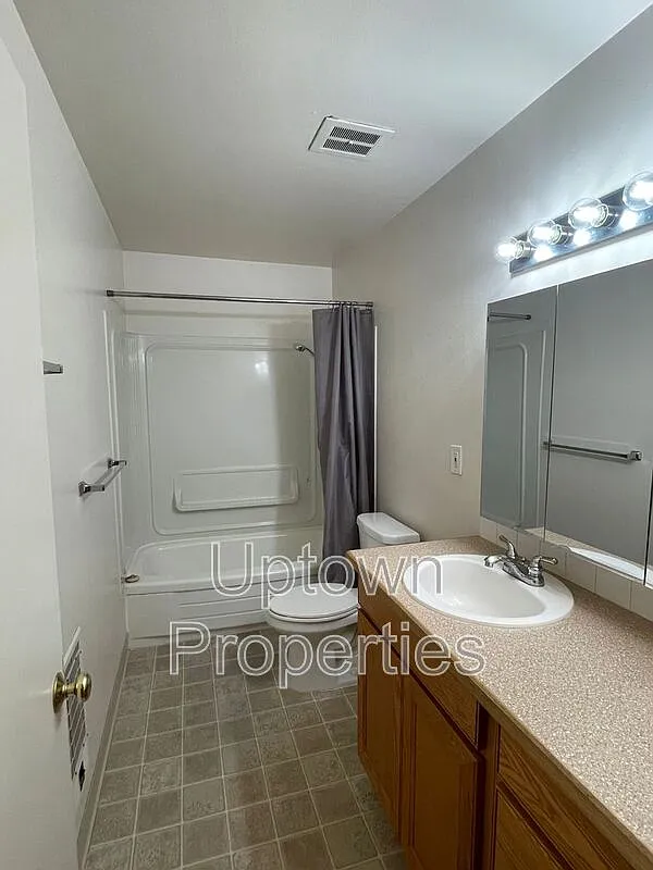 2 bed, 1.0 bath, 711 sqft, $1,295 — Photo 4