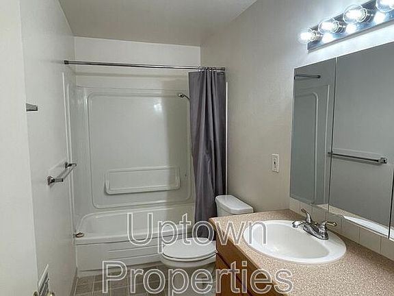 4th image of 1420 SW Bertha Blvd #C6