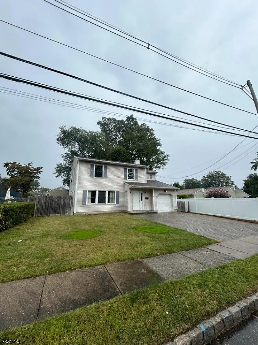 4 bed, 2.5 bath, 2000 sqft, $4,000 — Photo 1