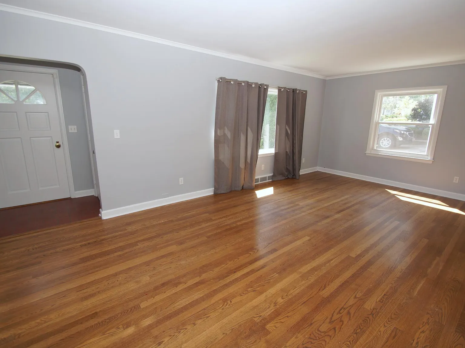 3 bed, 1968 sqft, $1,850 — Photo 2