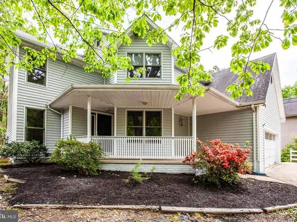 1014 Harbour Dr, Stafford, VA 22554