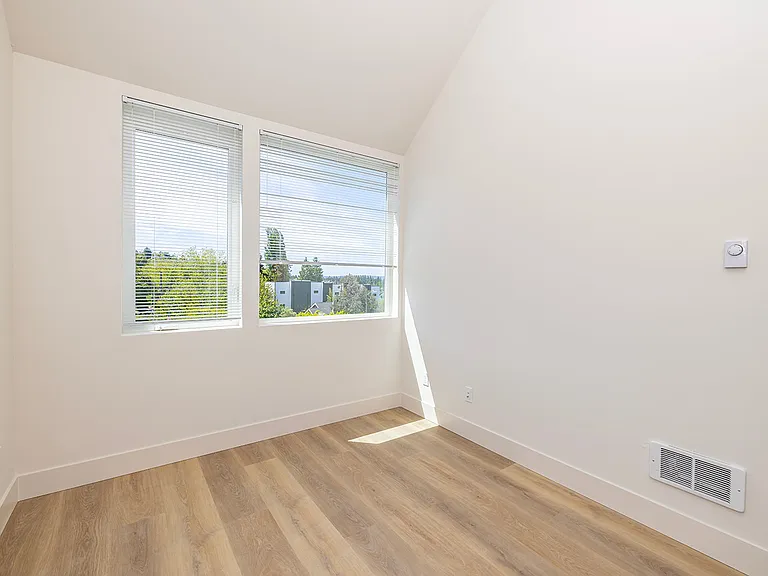 6320A 41st Ave SW — Photo 10