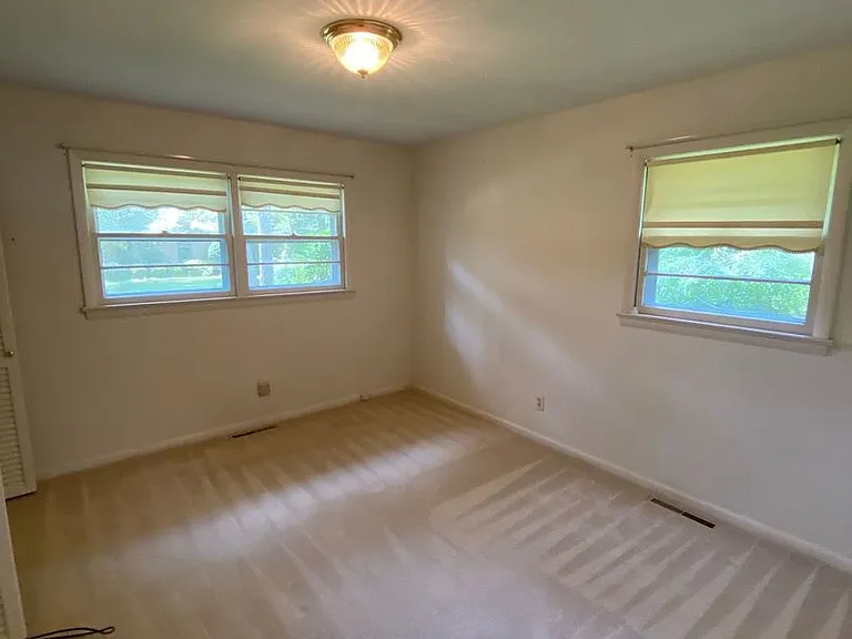 2648 S Kings Rd — Photo 15