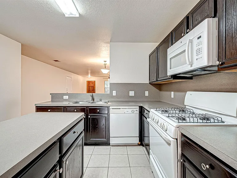 7910 Raven Creek Ln — Photo 21