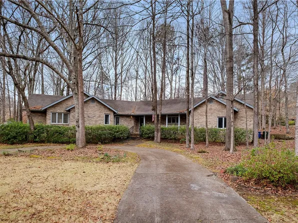541 Summertrees Dr, Auburn, AL 36832