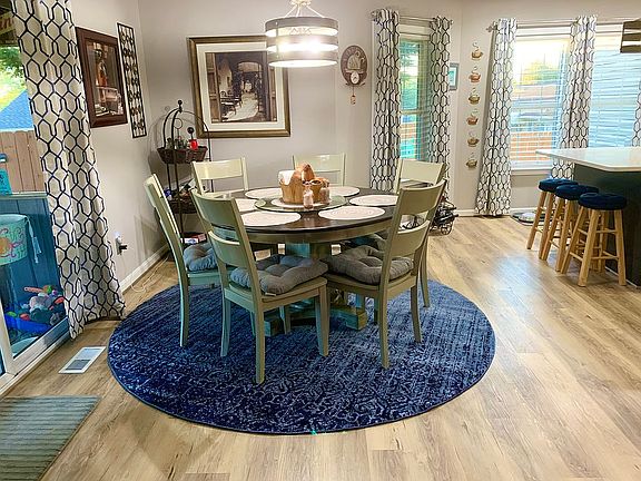 Eat in Kitchen/Dining room