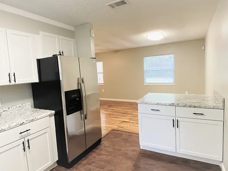 503 Forest St — Photo 11
