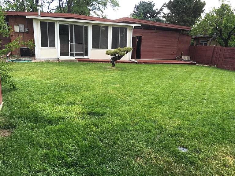 1520 S Grape St — Photo 2
