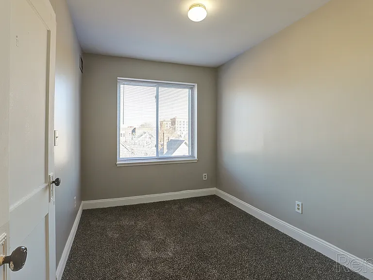 Capital Manor Apartments — Photo 7