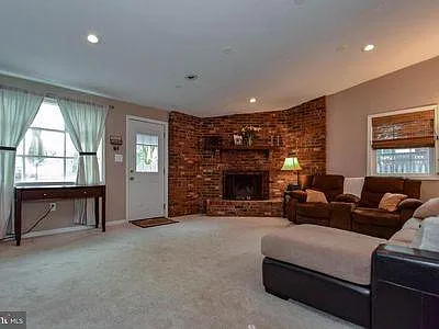1819 Clearwood Rd — Photo 4