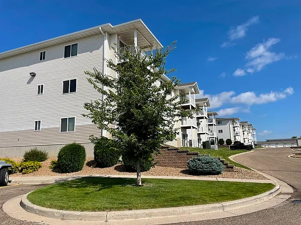 Hawk Pointe Apartments