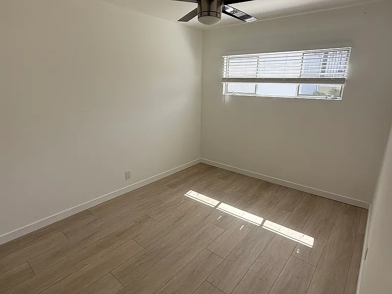 220 W Holly Ave — Photo 6