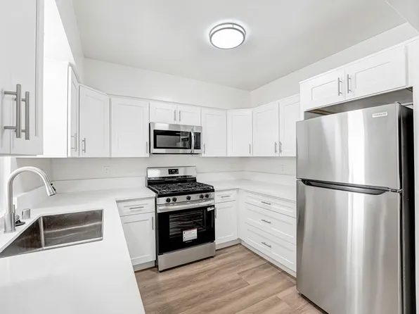 1237 Berkeley St - steps to Wilshire Blvd in Santa Monica